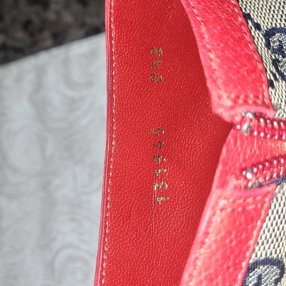 GUCCI~VERY RARE~GG MONOGRAM D RING ZIPPERED STILETTO POINTED TOE RED LEATHER - Picture 4 of 17